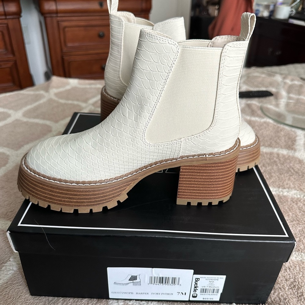 Bran new MIA Harper Ivory Python